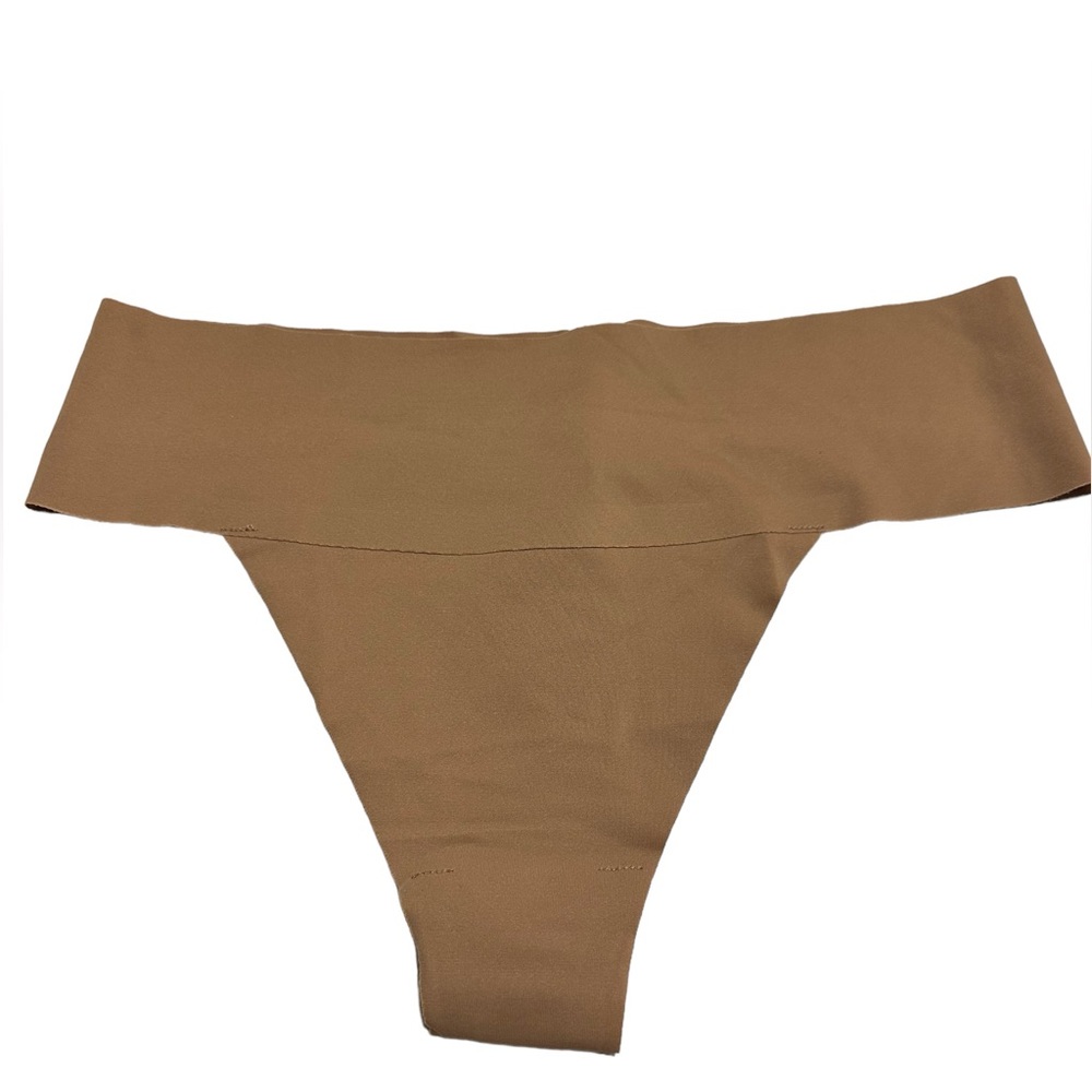 SKIMS Naked Thong in Sie